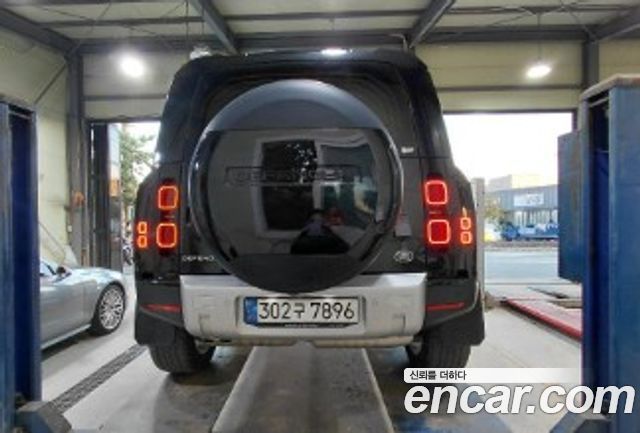 Land Rover Defender 2022 — photo 2