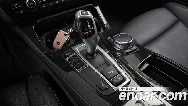 BMW 5-Series 2016 — photo 9