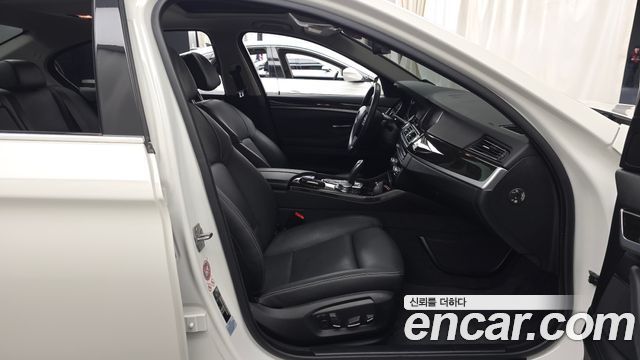BMW 5-Series 2016 — photo 11