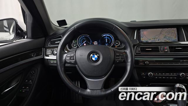 BMW 5-Series 2016 — photo 13