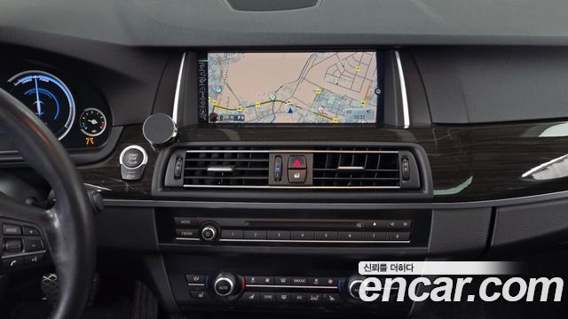 BMW 5-Series 2016 — photo 14