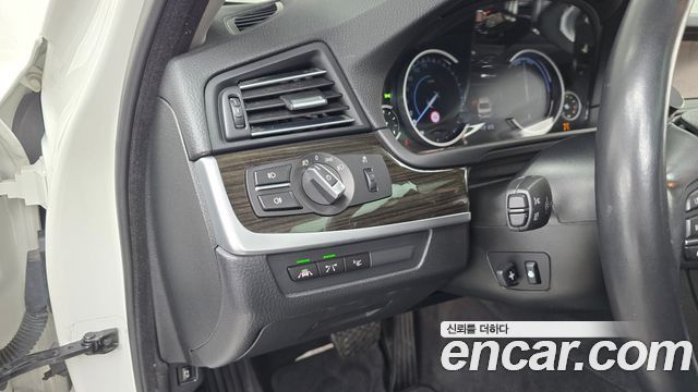 BMW 5-Series 2016 — photo 16