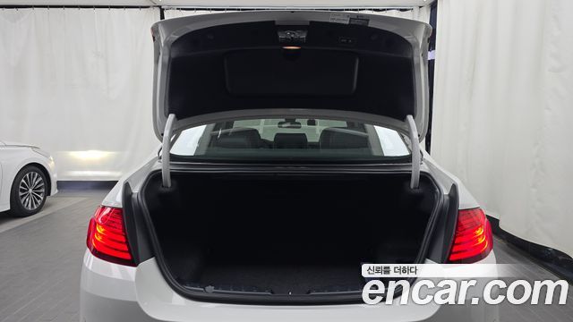 BMW 5-Series 2016 — photo 20