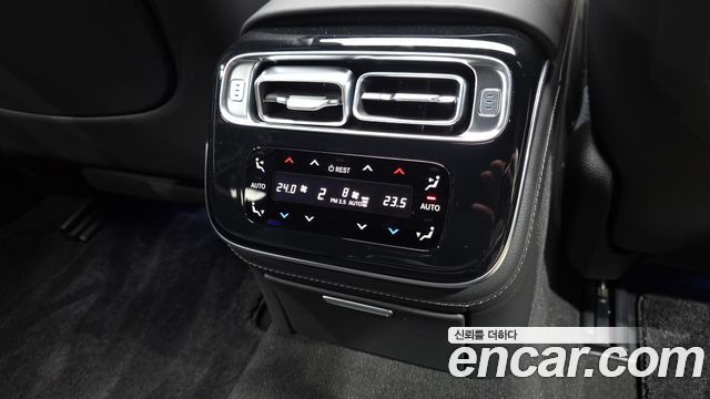 Mercedes-Benz S-Class 2024 — photo 32