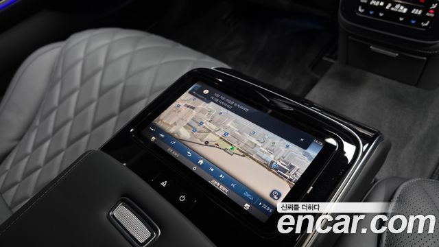 Mercedes-Benz S-Class 2024 — photo 36