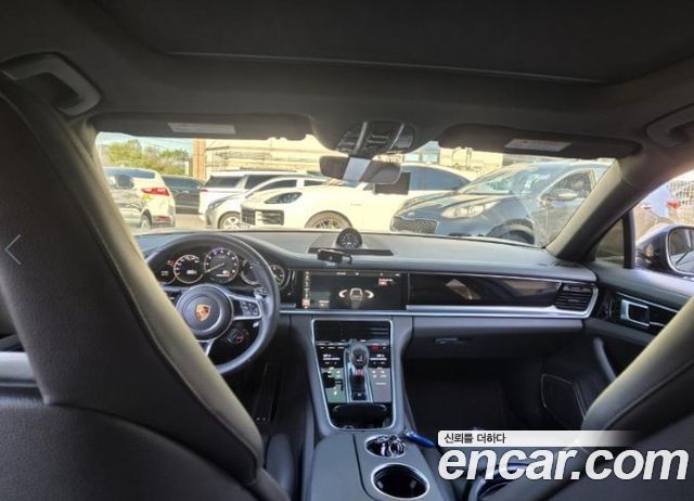 Porsche Panamera 2018 — photo 11