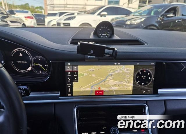 Porsche Panamera 2018 — photo 16