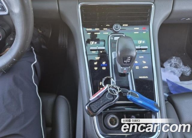 Porsche Panamera 2018 — photo 18