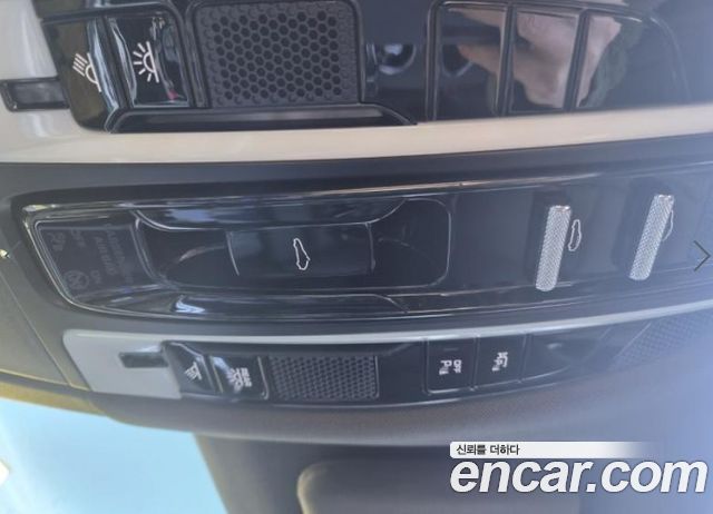 Porsche Panamera 2018 — photo 19