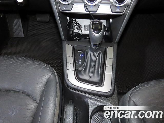 Hyundai AVANTE 2019 — photo 12