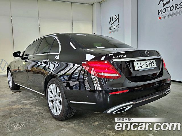 Mercedes-Benz E-Class 2017 — photo 2