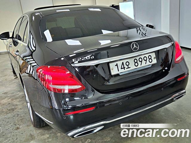 Mercedes-Benz E-Class 2017 — photo 4