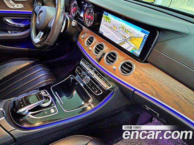Mercedes-Benz E-Class 2017 — photo 8