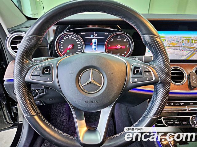 Mercedes-Benz E-Class 2017 — photo 11