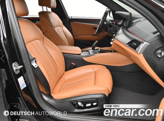 BMW 5-Series 2022 — photo 10