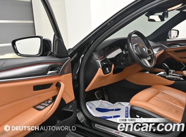 BMW 5-Series 2022 — photo 11