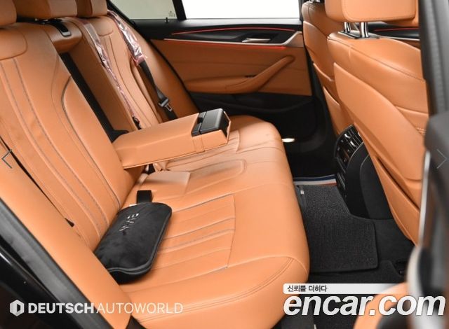 BMW 5-Series 2022 — photo 12