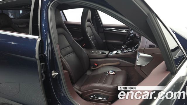Porsche Panamera 2018 — photo 16