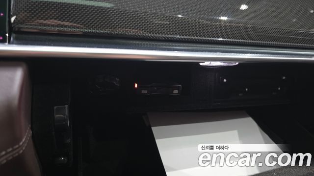 Porsche Panamera 2018 — photo 36
