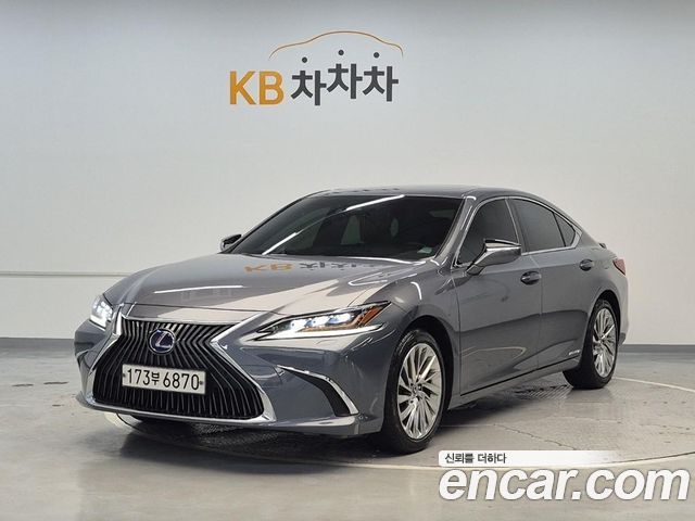 Lexus ES 2021 — photo 1
