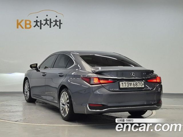 Lexus ES 2021 — photo 2