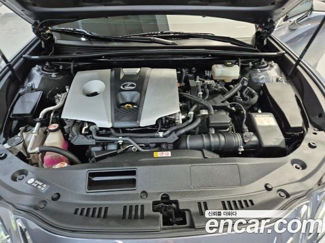 Lexus ES 2021 — photo 5