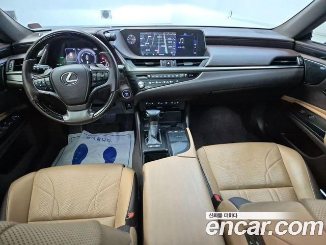 Lexus ES 2021 — photo 7