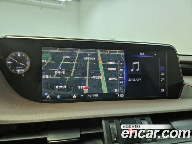 Lexus ES 2021 — photo 14