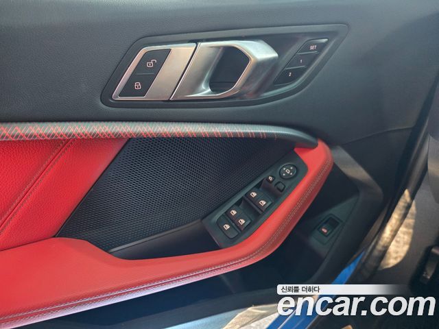 BMW 1-Series 2021 — photo 10