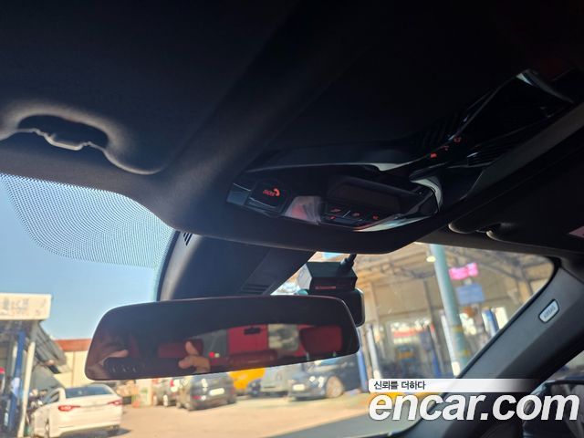 BMW 1-Series 2021 — photo 12