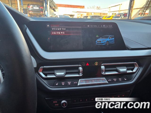 BMW 1-Series 2021 — photo 15