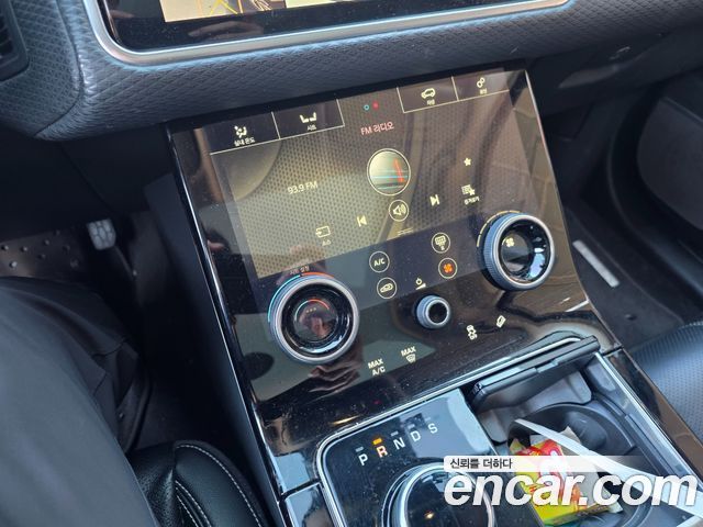 Land Rover Range Rover Velar 2018 — photo 14