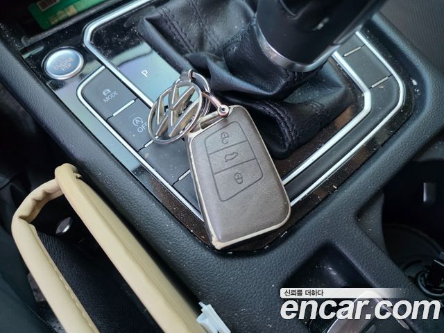 Land Rover Range Rover Velar 2018 — photo 16