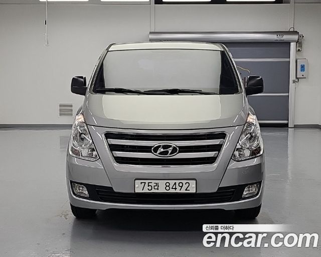 Hyundai Starex 2016 — photo 2