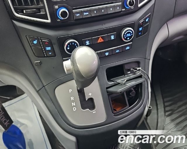 Hyundai Starex 2016 — photo 8