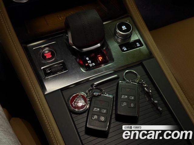 Jaguar F-PACE 2021 — photo 11