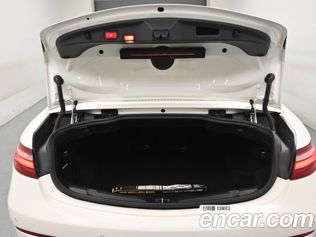 Mercedes-Benz E-Class 2019 — photo 18