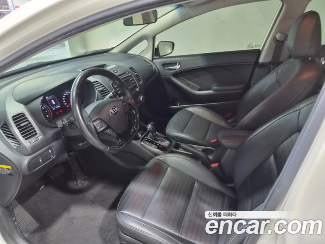 Kia K3 2016 — photo 9