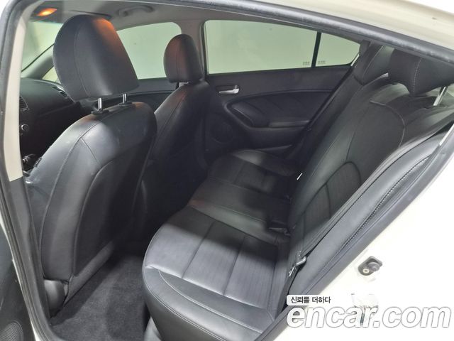 Kia K3 2016 — photo 10