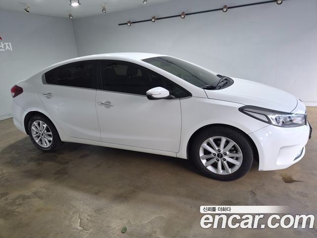 Kia K3 2016 — photo 12