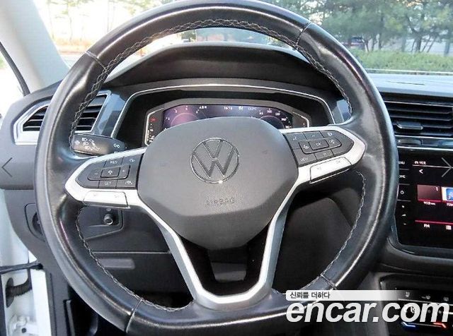 Volkswagen Tiguan 2023 — photo 8