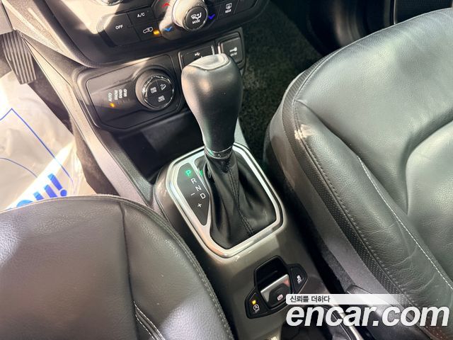 Jeep Renegade 2018 — photo 9