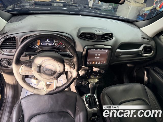 Jeep Renegade 2018 — photo 11