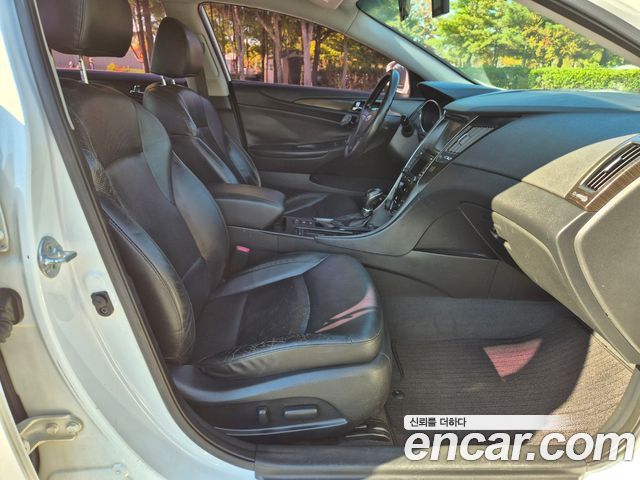 Hyundai Sonata 2013 — photo 16