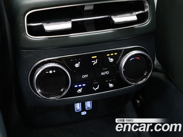 Genesis GV70 2022 — photo 12