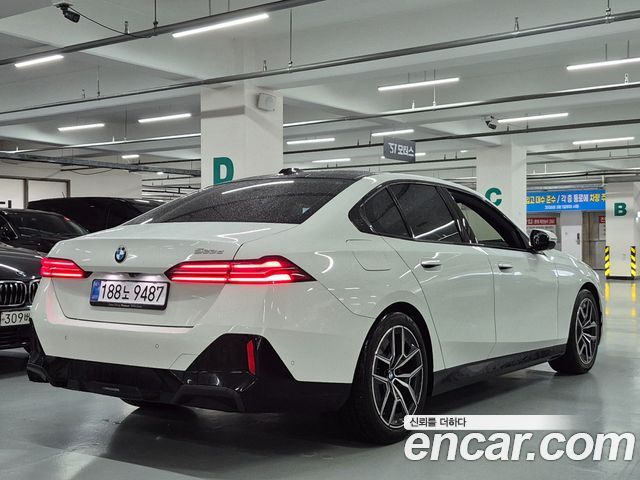 BMW 5-Series 2026 — photo 4