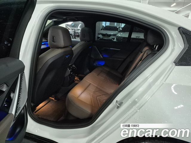 BMW 5-Series 2026 — photo 9