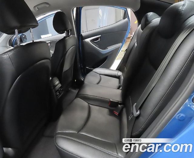 Hyundai AVANTE 2014 — photo 8