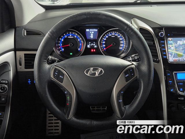 Hyundai i30 2012 — photo 8