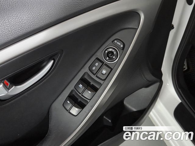 Hyundai i30 2012 — photo 12